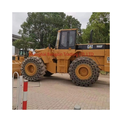 Chargeur à roues CAT 966F d'occasion avec un temps de travail réduit de 0 à 2000 heures, pesant 20000 à 21000 kg