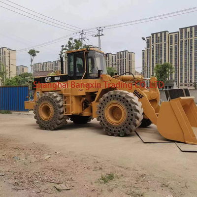 Chargeur à roues CAT 966F d'occasion avec un temps de travail réduit de 0 à 2000 heures, pesant 20000 à 21000 kg