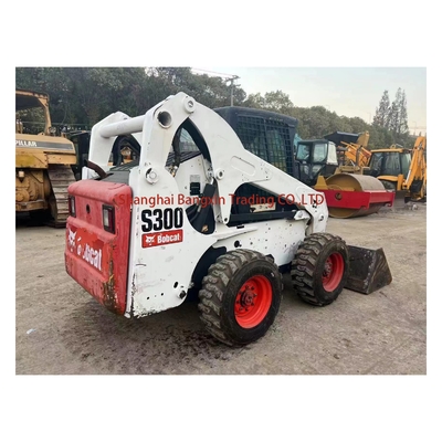 Temps de travail réduit S300 Bobcat Le chargeur de direction à patins en parfait état pour inspection