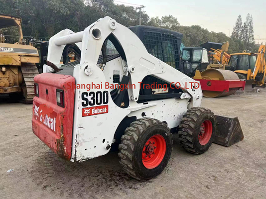 Temps de travail réduit S300 Bobcat Le chargeur de direction à patins en parfait état pour inspection