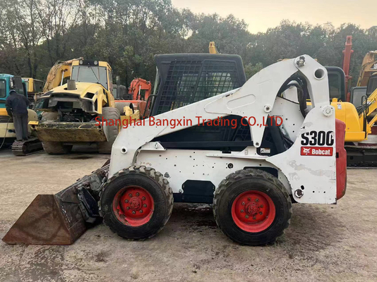 Temps de travail réduit S300 Bobcat Le chargeur de direction à patins en parfait état pour inspection