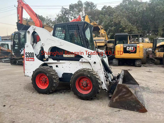 Temps de travail réduit S300 Bobcat Le chargeur de direction à patins en parfait état pour inspection