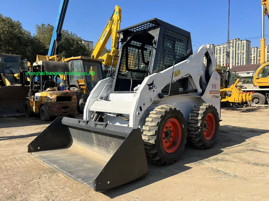 Le Bobcat S18 est un chargeur de direction avec moteur Kubota abordable et durable