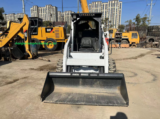 Le Bobcat S18 est un chargeur de direction avec moteur Kubota abordable et durable