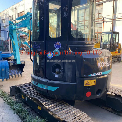 Excavateur mini Kobelco SK55 utilisé avec certification EPA/CE et poids de fonctionnement de 5 tonnes