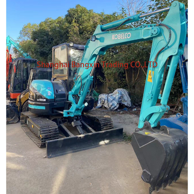Excavateur mini Kobelco SK55 utilisé avec certification EPA/CE et poids de fonctionnement de 5 tonnes