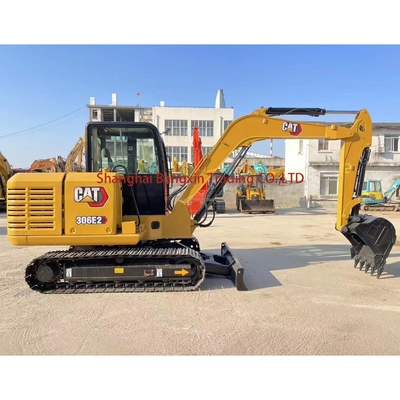 Excavateur miniature CAT 306E2 avec peu d'heures et presque en état d'utilisation fabriqué en 2021