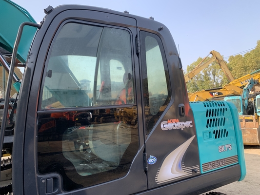 Excavateur Kobelco SK75 utilisé et en bon état idéal pour la construction d'ingénierie