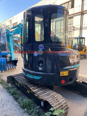 Kobelco utilise une excavatrice SK55 à haute stabilité hydraulique avec certification EPA/CE