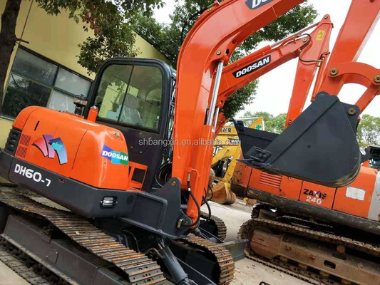 Excavateur Doosan DH60-7 Tout fonctionne normalement et avec livraison de 7 jours
