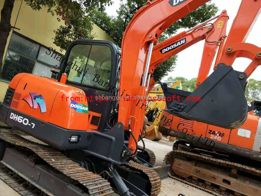 700 heures de travail Utilisé Doosan DH60-7 Excavateur à rampe avec 1 et après-vente