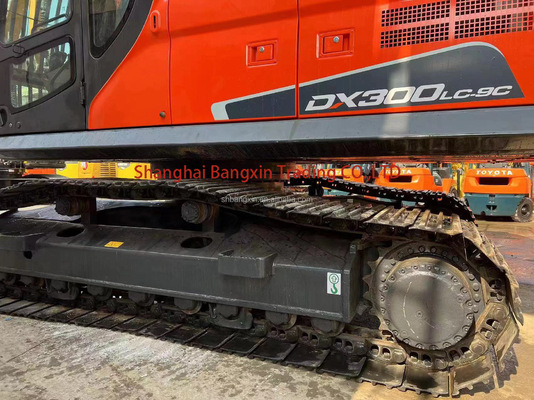 Excavateur Doosan DX300LC-9C en excellent état pour vos projets