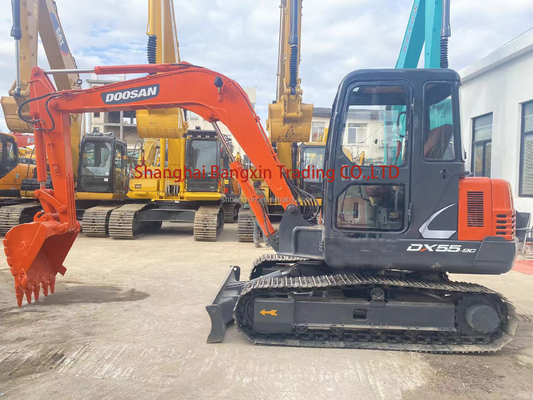 Excavateur à rampe Doosan DH55 d'occasion avec un temps de travail réduit et une pompe hydraulique d'origine