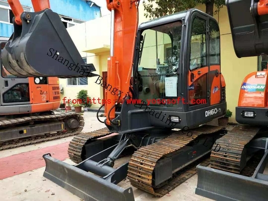 Excavateur Doosan DH60-7 en bon état pour vos projets de construction