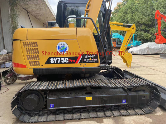 Une excavatrice utilisée Sany SY75 2022 en excellent état avec une capacité de 0,27 seau