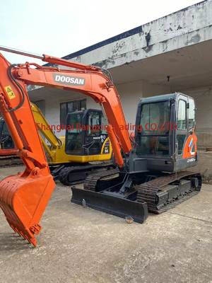 Excavateur Doosan DX60 utilisé Doosan en Corée avec une puissance et une stabilité hydraulique élevées