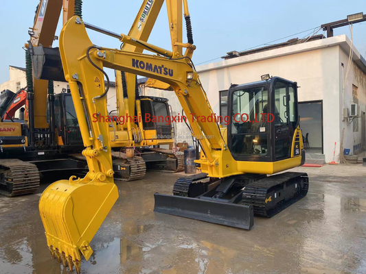 Excavateur PC56 Komatsu d'occasion avec une capacité de 0,25 seau et un poids de 5600 kg