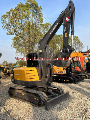 Petite mini-excavatrice VOLVO EC60D utilisée par une petite machine avec une puissance élevée et une stabilité hydraulique