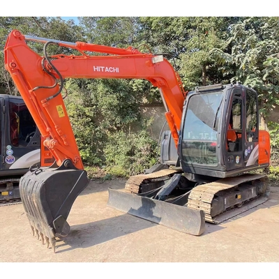 Une mini-pelée Hitachi ZX70 de 7 tonnes en bon état et gratuite en 2023