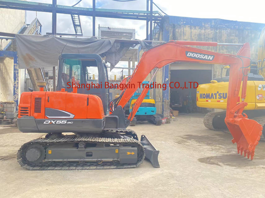 Excavateur Doosan DH55 d'occasion avec une puissance élevée et une efficacité hydraulique élevée