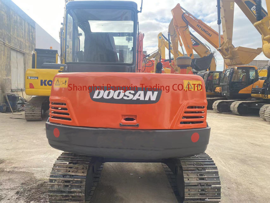 Excavateur Doosan DH55 de 5 tonnes en Corée, certifié EPA/CE et à forte stabilité hydraulique